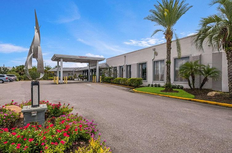 Clarion Inn & Suites Across From Universal Orlando Resort