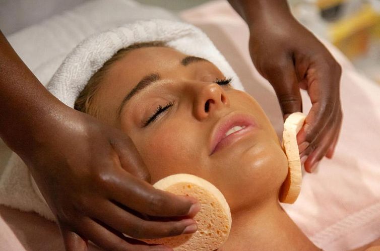 Abalone Hotel & Villa's