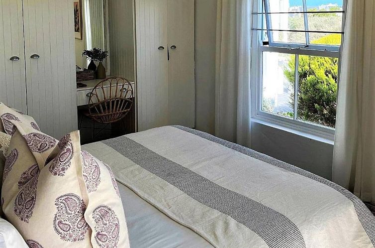 The Cottage Collection Paternoster
