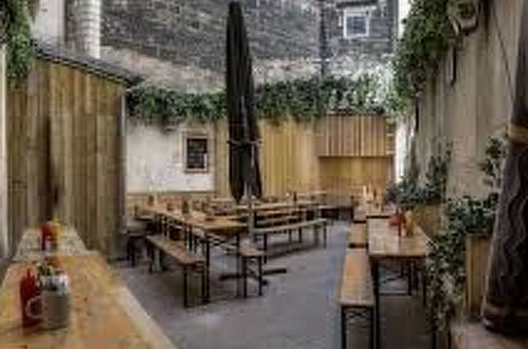 Appartement Zimmer mit Badezimmer