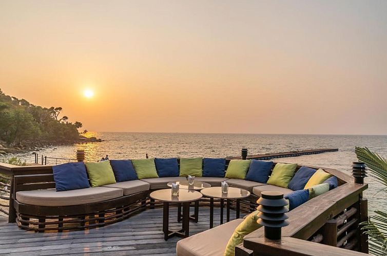 Paradee Resort