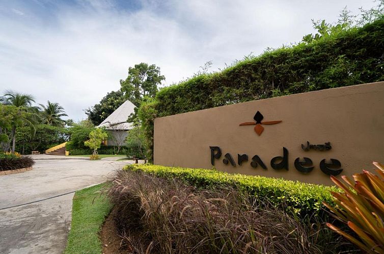 Paradee Resort