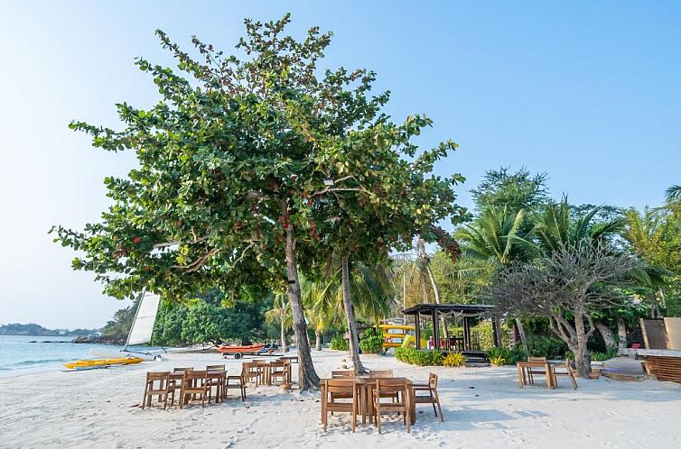 Paradee Resort