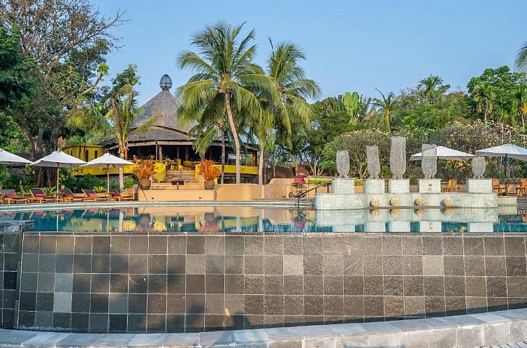 Paradee Resort