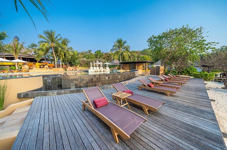 Paradee Resort