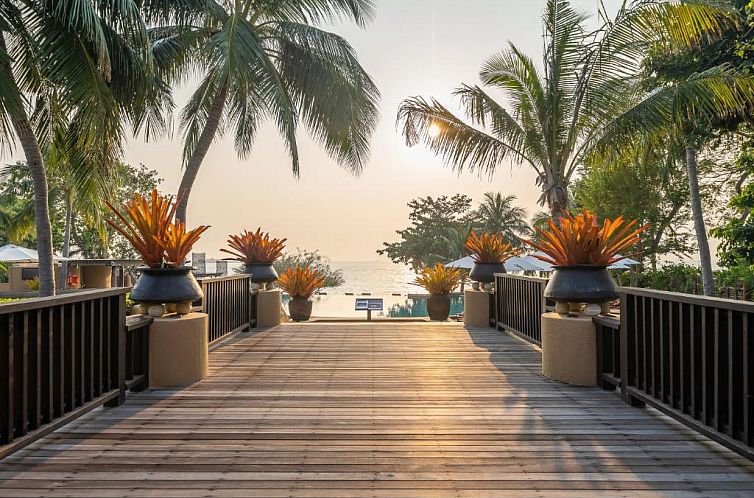 Paradee Resort