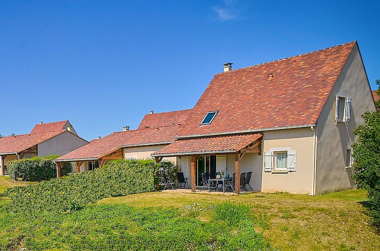 Geniessen Sie die ruhige Umgebung in der Villa 6 Pers. in Lanzac, Aquitanien, ein charmantes Ferienhaus mit Veranda.