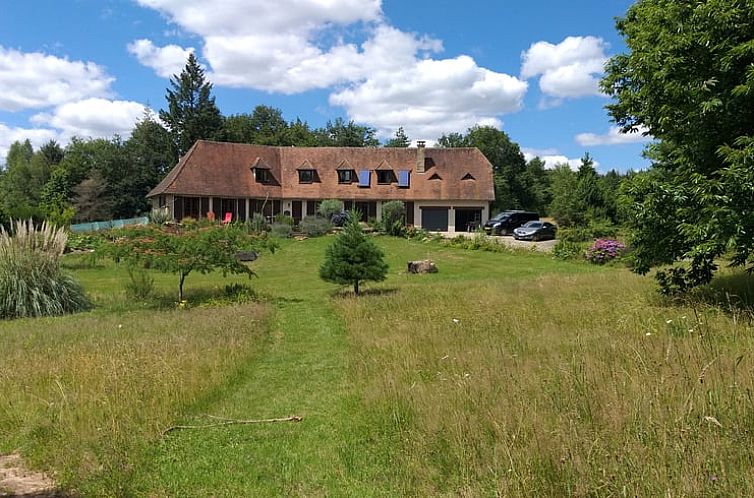 Geniet van de rust bij Vakantiehuisje in Saint-Priest-les-Fougeres, een idyllisch vakantiehuis in St. Priest-Les-Fougeres, Aquitaine.