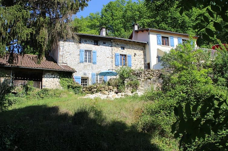 Huisje in Busserolles: charmant vakantiehuis in het groene landschap van Aquitaine, Frankrijk.