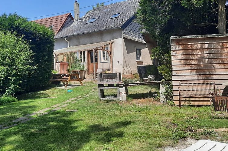 Gezellig vakantiehuis in Saint-Maulvis, Picardie, Frankrijk omgeven door natuur met uitnodigend buitenverblijf.