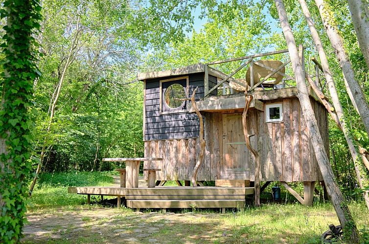 Rustieke vakantieaccommodatie Cabane Spa Amarante in Saint-Leger-aux-Bois, Picardie, perfect voor natuurliefhebbers.