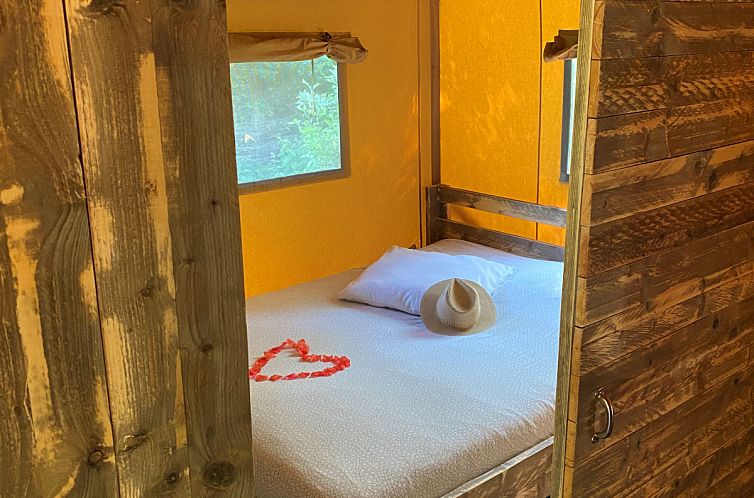 Woody Safari Tent + jacuzzi