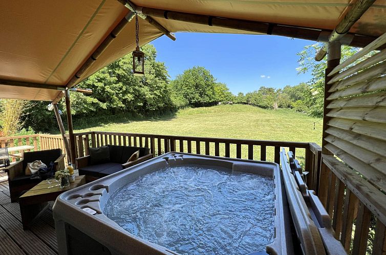 Safari Tent XXL + jacuzzi buiten