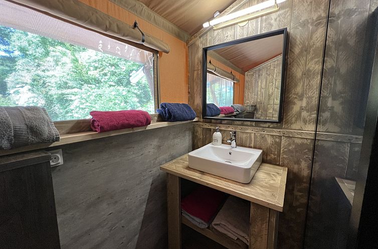 Safari Tent XXL + jacuzzi buiten