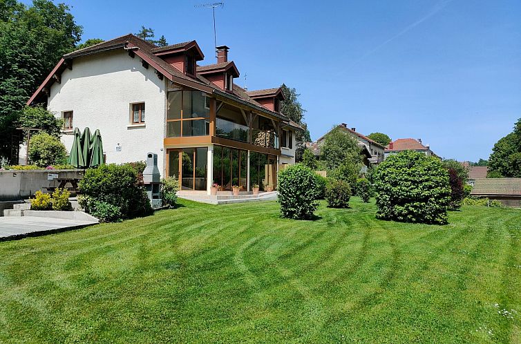 Appartement Gite Lys Montagnes du Jura mit Spa Sauna Fluss