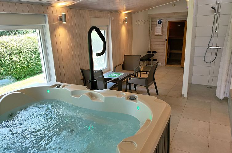 Appartement Gite Lys Montagnes du Jura mit Spa Sauna Fluss