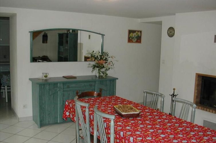 Vakantiehuis Steinhaus in ländlicher Umgebung mit Pool