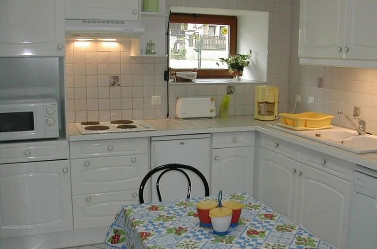 Vakantiehuis Steinhaus in ländlicher Umgebung mit Pool