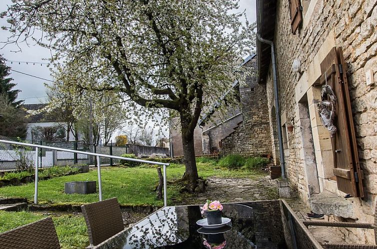 Vakantiehuis Steinhaus in ländlicher Umgebung mit Pool