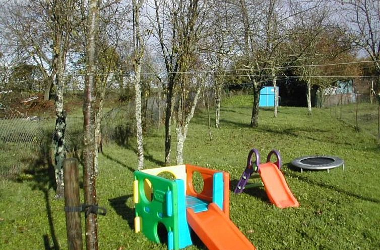 Vakantiehuis Steinhaus in ländlicher Umgebung mit Pool