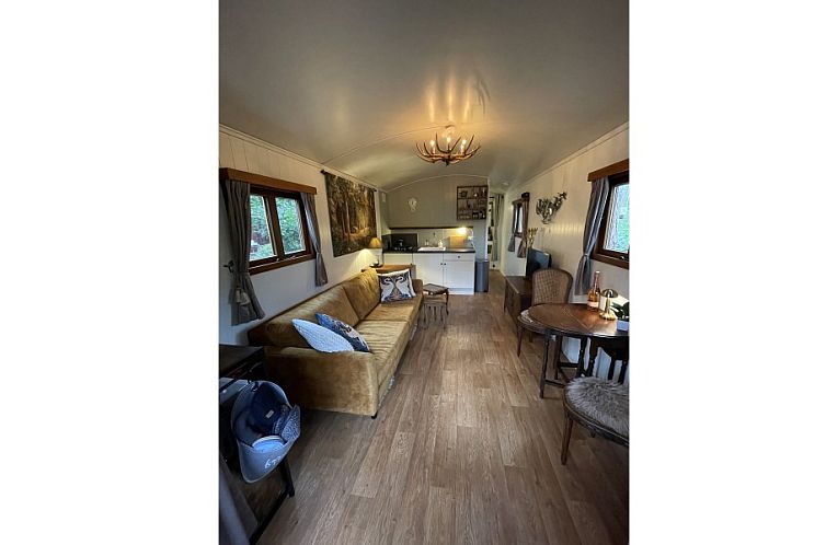 Romantische pipowagen in het bos nabij Maastricht met 2 slaa