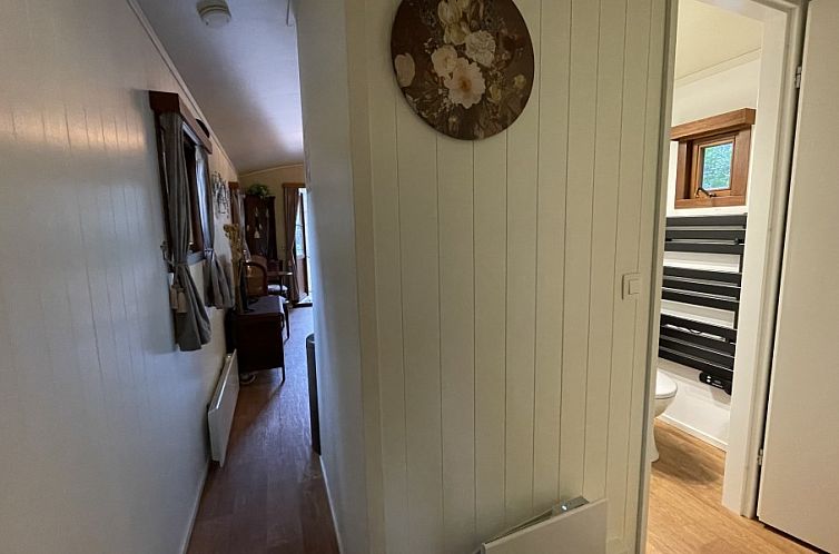 Romantische pipowagen in het bos nabij Maastricht met 2 slaa