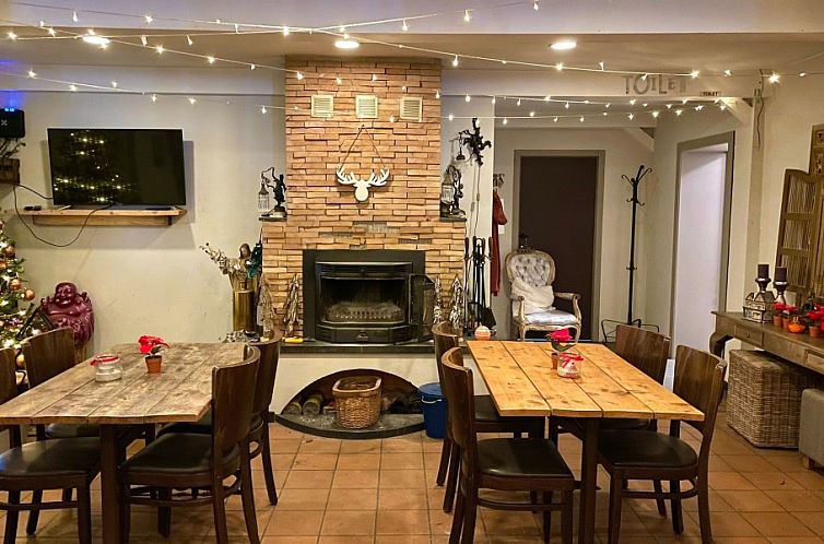 Romantische pipowagen in het bos nabij Maastricht met 2 slaa