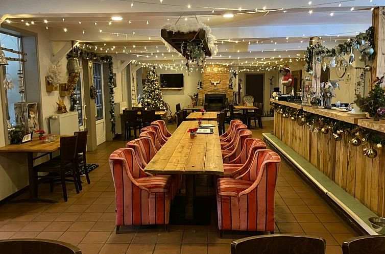 Romantische pipowagen in het bos nabij Maastricht met 2 slaa