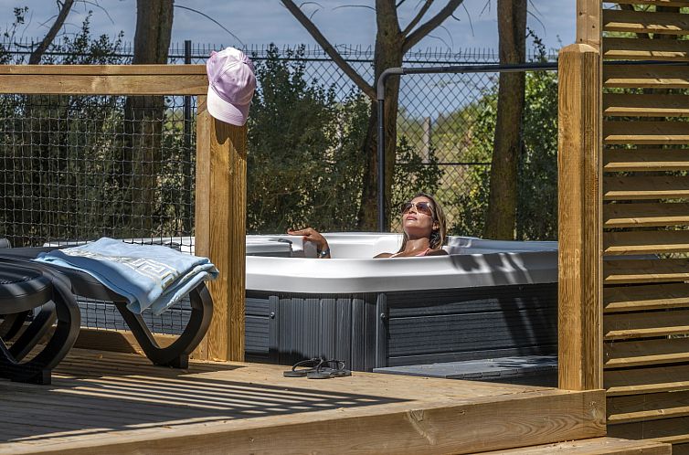 Homeflower PREMIUM + Jacuzzi en incl schoonmaak