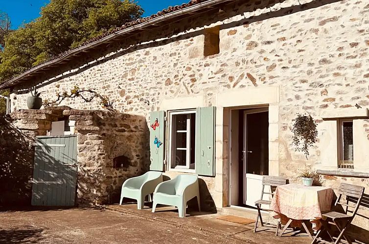 Guest house 05723903 - Apartment Poitou-Charentes - Rustige studio voor 2, rust &amp; natuur