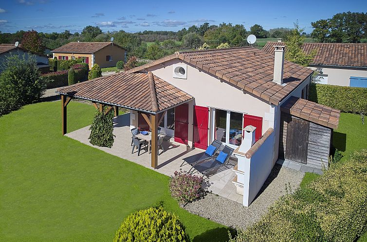Freistehendes Ferienhaus Villa 4 Pers. in Les Forges, Poitou-Charentes mit grosser Veranda und schoener Natur.