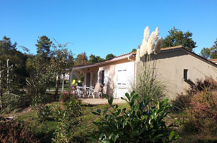 Vrijstaande woning in Brossac
