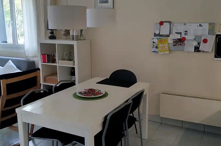 M en M's place