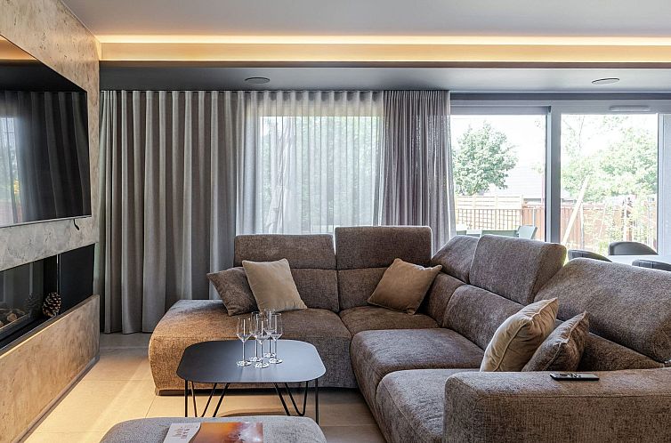 Vakantiehuis Loge aux Loups, Innenpool, Sauna, nahe am See