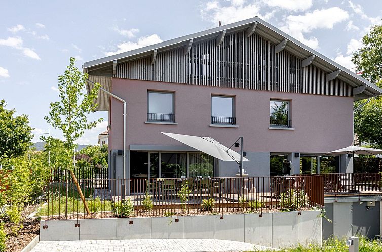 Vakantiehuis Loge aux Loups, Innenpool, Sauna, nahe am See