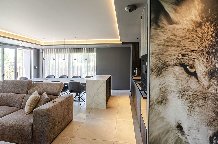 Vakantiehuis Loge aux Loups, Innenpool, Sauna, nahe am See