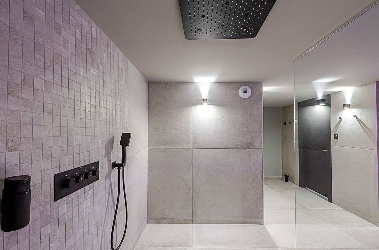 Vakantiehuis Loge aux Loups, Innenpool, Sauna, nahe am See