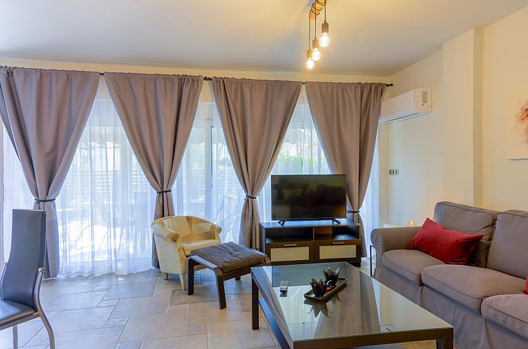 Geschakelde woning in Porto Rafti