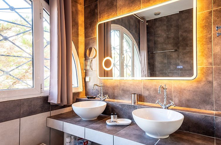 Geschakelde woning in Porto Rafti