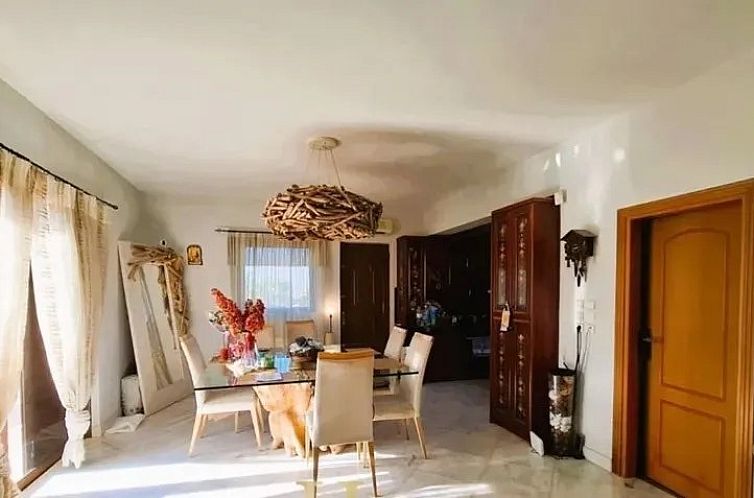 Vrijstaande woning in Vari
