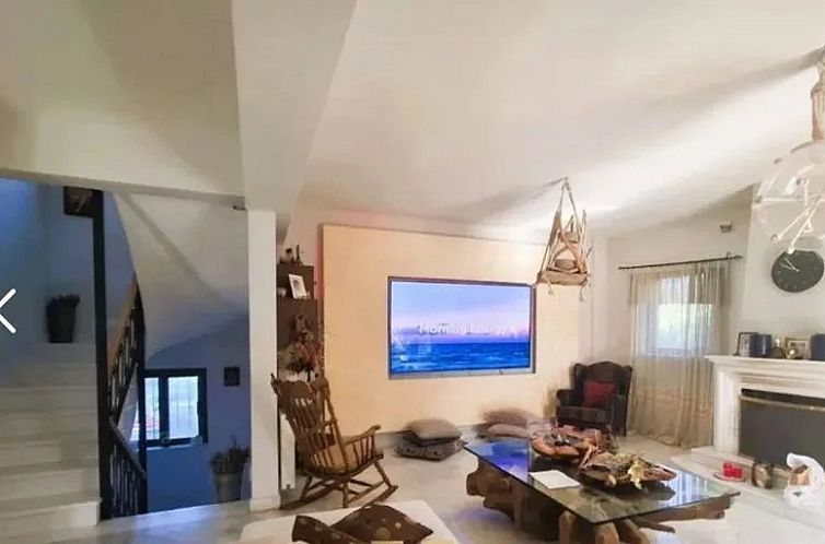 Vrijstaande woning in Vari