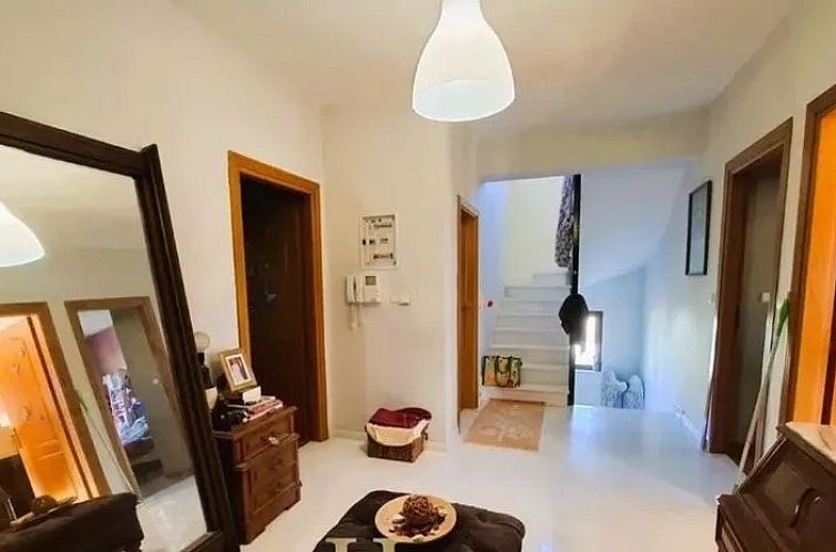 Vrijstaande woning in Vari