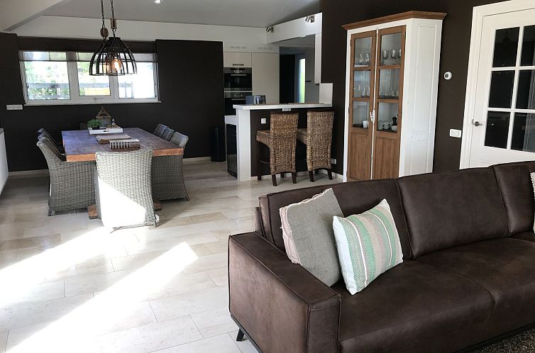 Vakantiehuis mit Außen-Sauna und Außen-Whirlpool