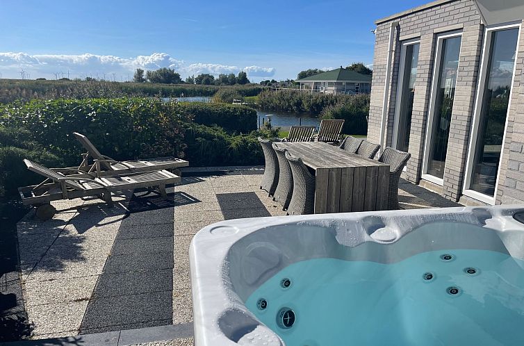 Vakantiehuis Modernes Ferienhaus mit Sauna und Whirlpool