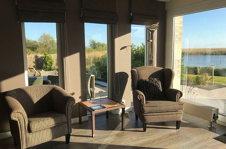 Vakantiehuis Modernes Ferienhaus mit Sauna und Whirlpool