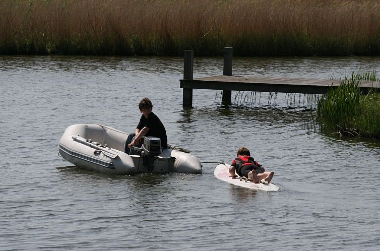 Vakantiehuis Modernes Ferienhaus mit Sauna und Whirlpool