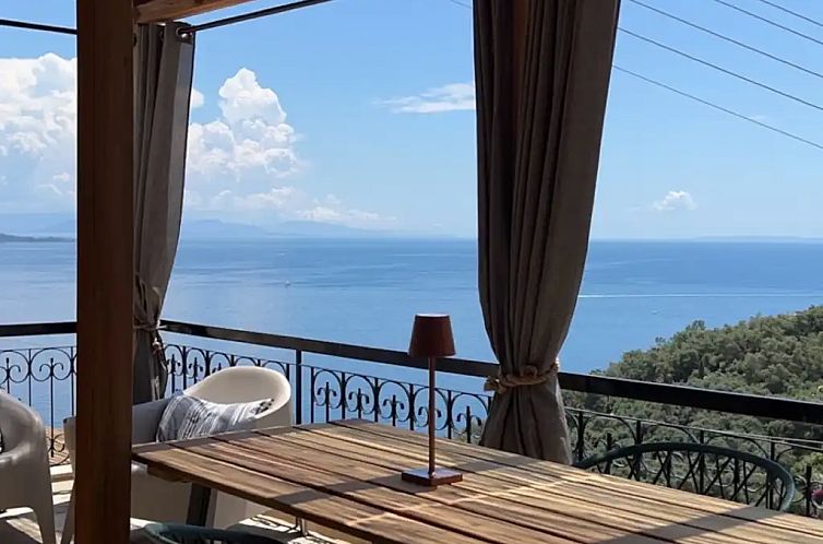 La Strade 3 Room Apt. Adults Only