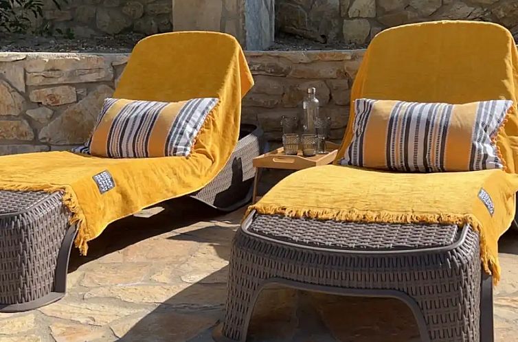 La Strade 3 Room Apt. Adults Only