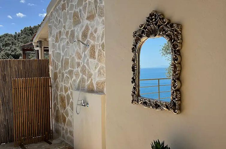 La Strade 3 Room Apt. Adults Only