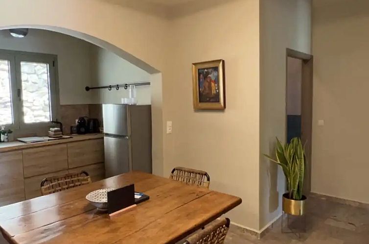 La Strade 3 Room Apt. Adults Only